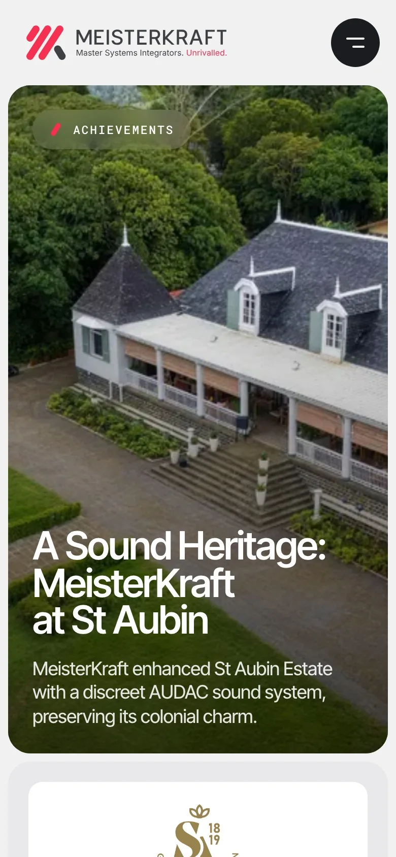 Une page projet sur téléphone : A Sound Heritage, MeisterKraft at St Aubin, sur une photo aérienne du domaine