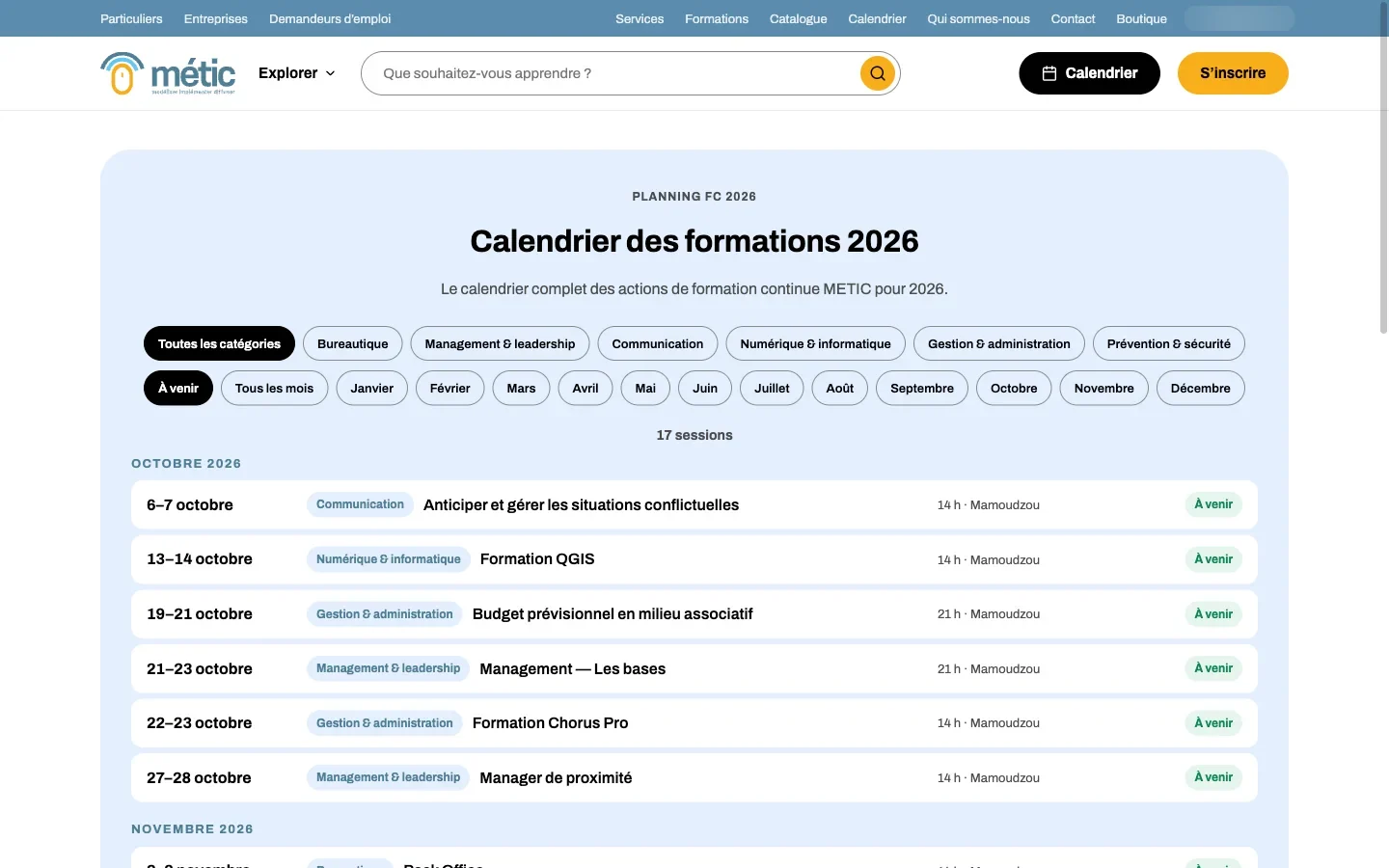 Der Schulungskalender 2026, gefiltert nach Thema und Monat, mit den kommenden Terminen, ihrer Dauer, ihrem Ort und Status